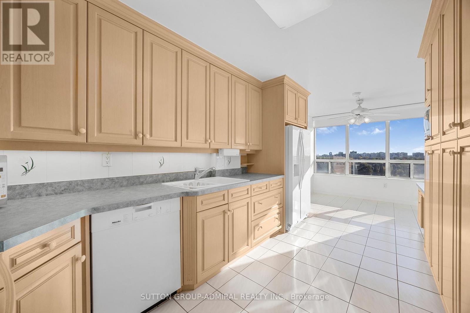 1402 - 343 Clark Avenue W, Vaughan, Ontario  L4J 7K5 - Photo 6 - N13078922