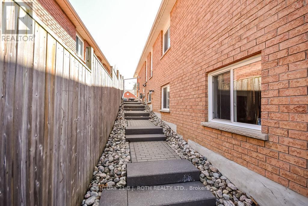 14 Trask Drive, Barrie (Ardagh), Ontario  L4N 5R4 - Photo 27 - S13078846