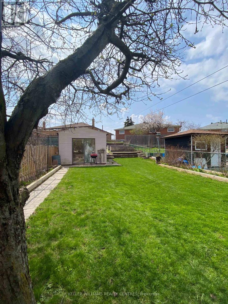 30 Clubhouse Court, Toronto, Ontario  M3L 2K5 - Photo 5 - W13078732