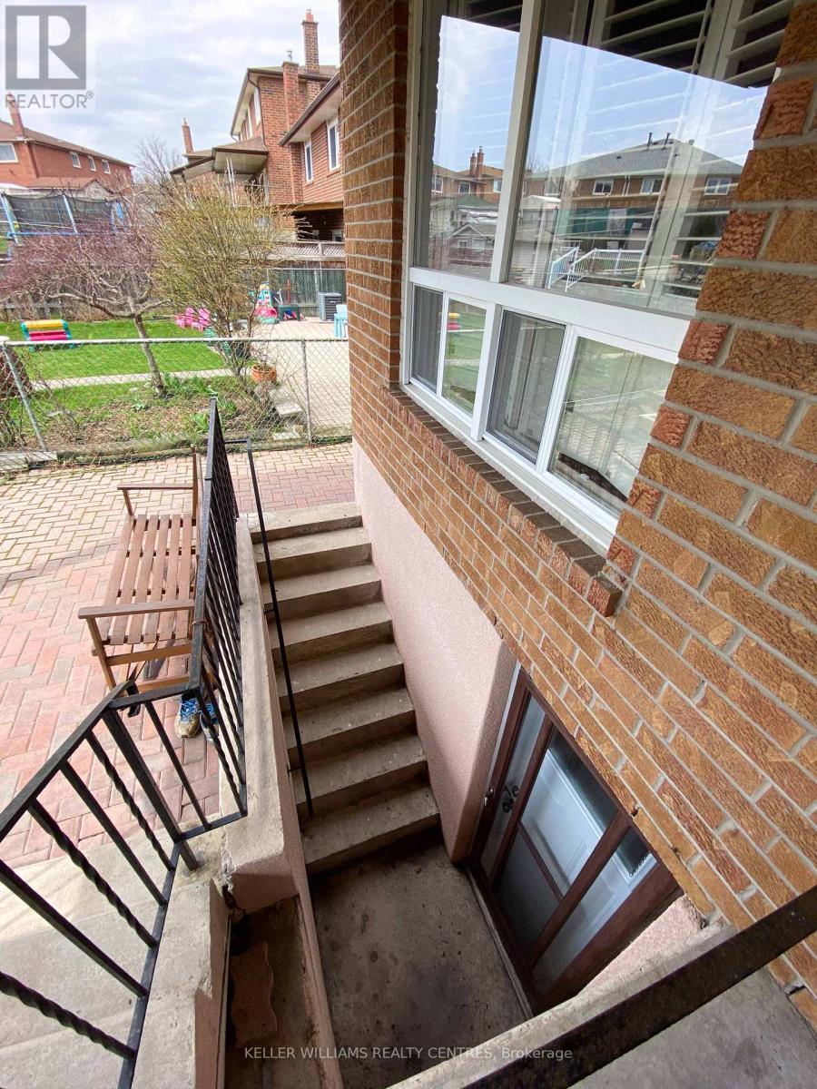 30 Clubhouse Court, Toronto, Ontario  M3L 2K5 - Photo 7 - W13078732