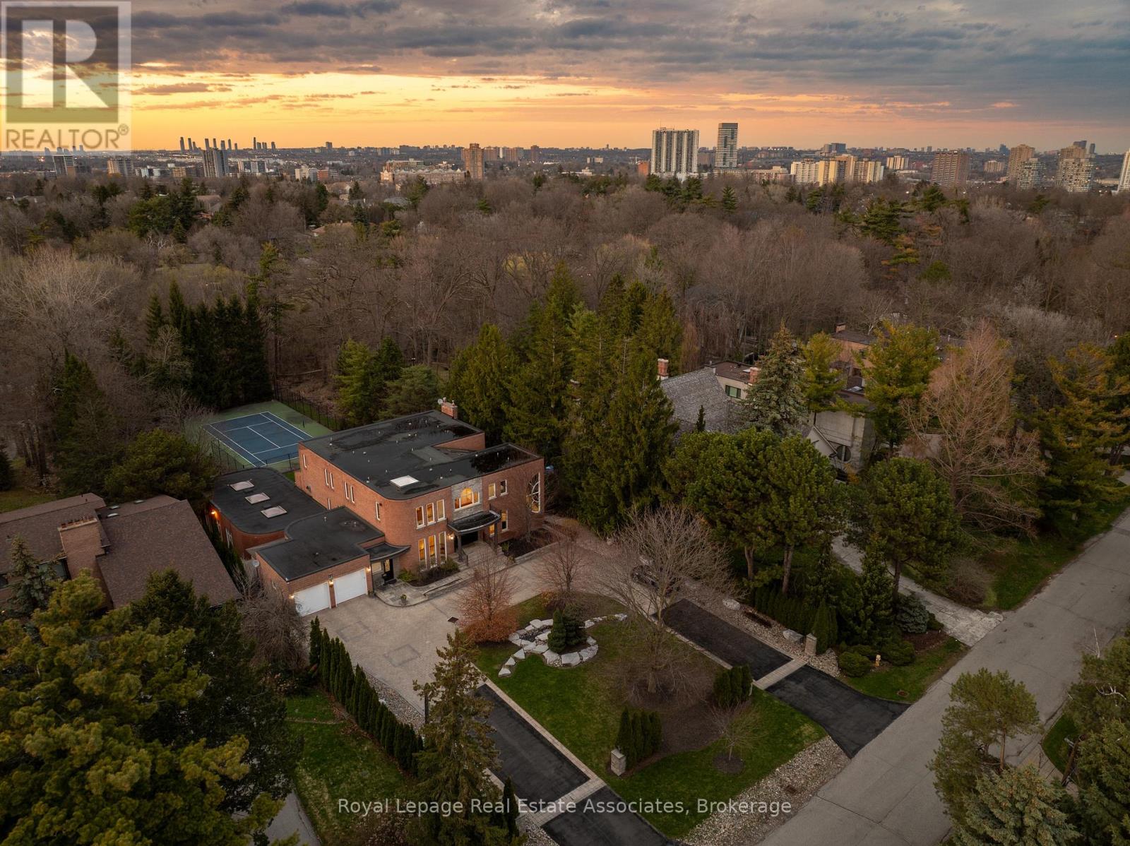 12 Westmount Park Road, Toronto, Ontario  M9P 1R5 - Photo 3 - W13078768