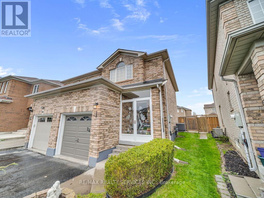 24 Melissa Court, Brampton, Ontario  L6X 4X1 - Photo 5 - W13078812