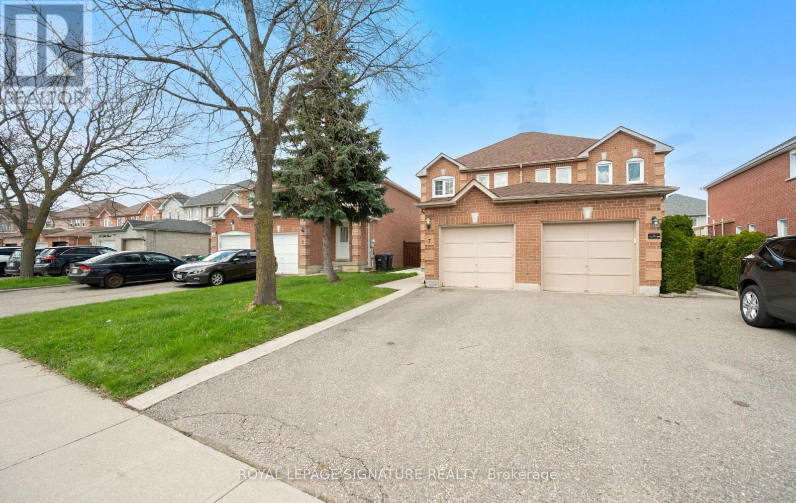 7 Kitto Court, Brampton, Ontario  L6Y 5A9 - Photo 2 - W13078842