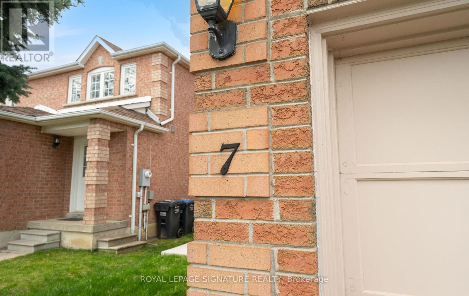 7 Kitto Court, Brampton, Ontario  L6Y 5A9 - Photo 3 - W13078842