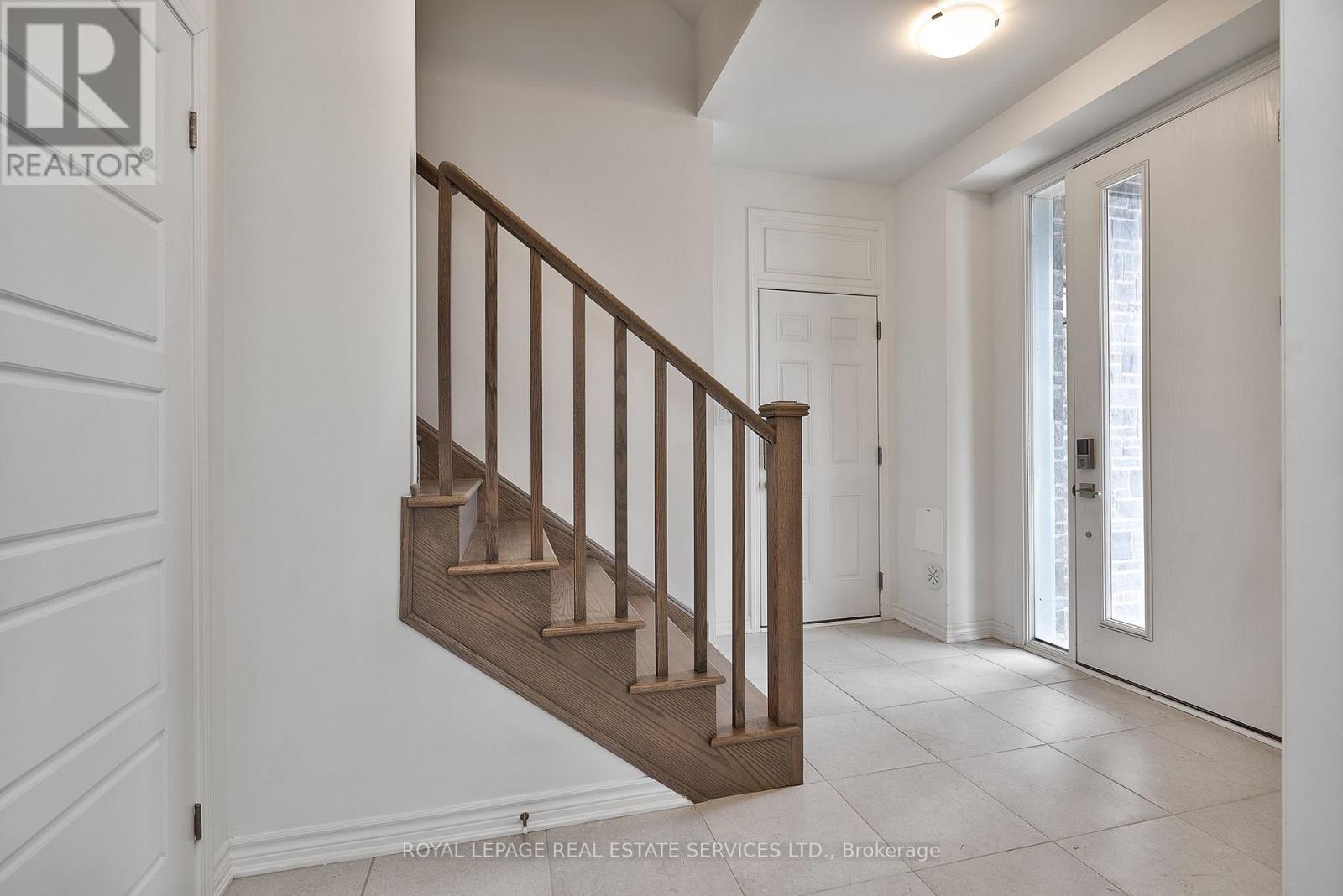 1172 Wheat Boom Drive, Oakville, Ontario  L6H 7W4 - Photo 5 - W13078950