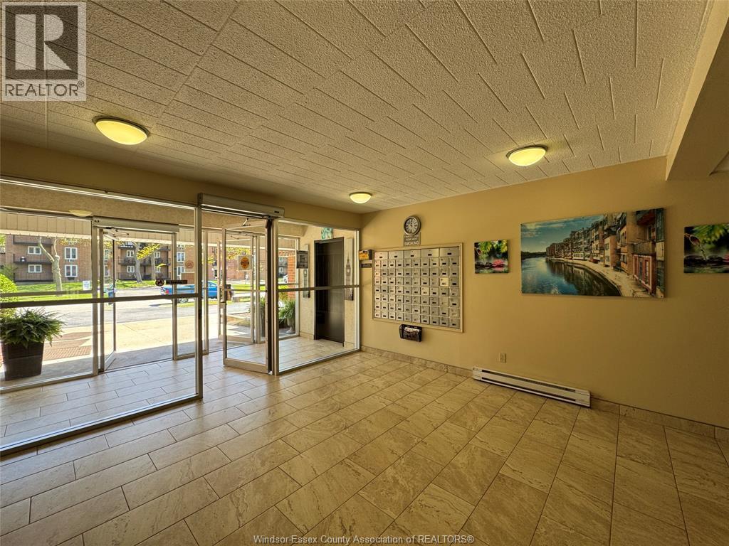 6647 Thornberry Crescent, Windsor, Ontario  N8T 3A6 - Photo 2 - 26009961