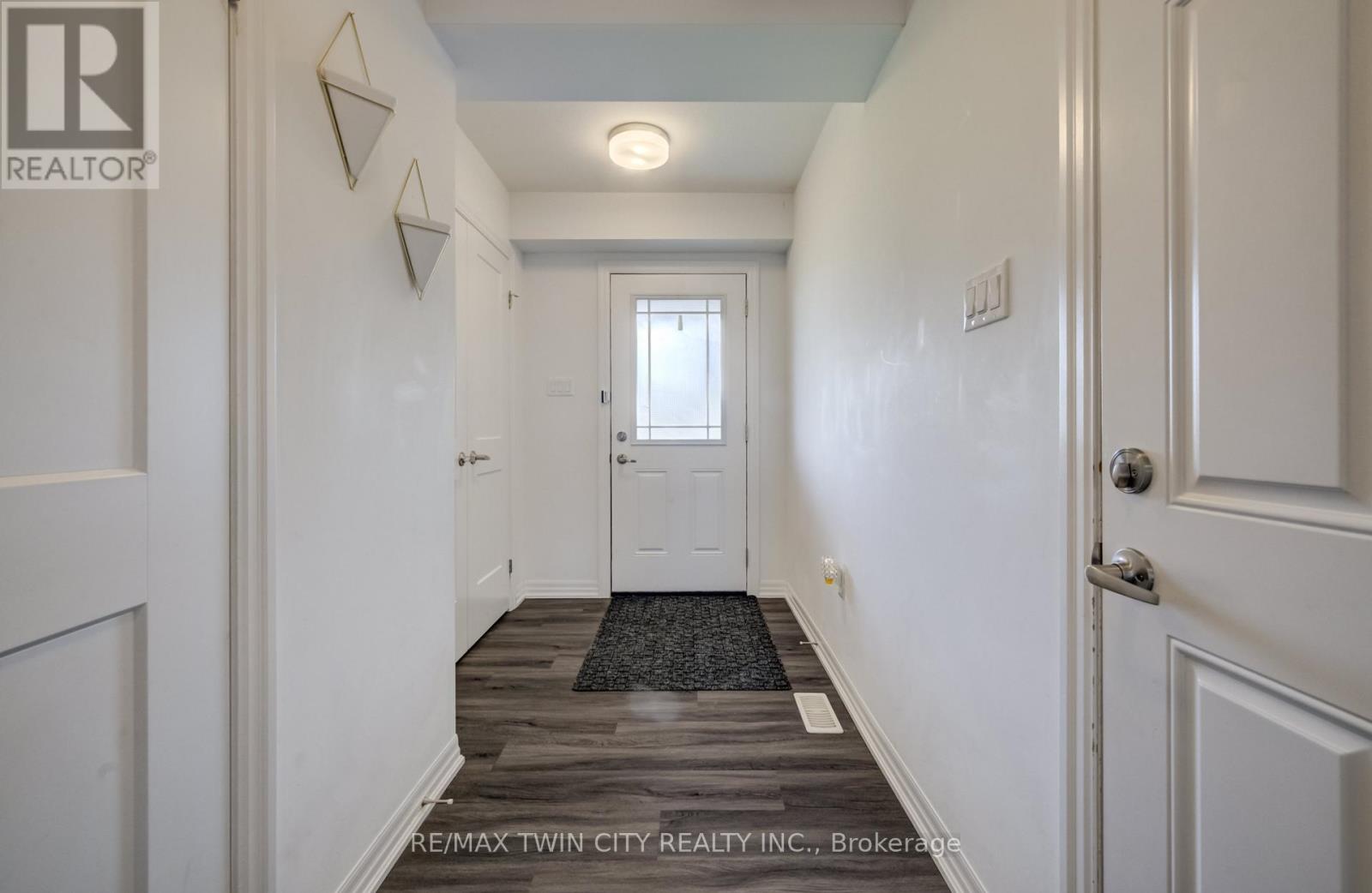 36 Bawcutt Crescent, Brant, Ontario  N3L 0G6 - Photo 4 - X13078786