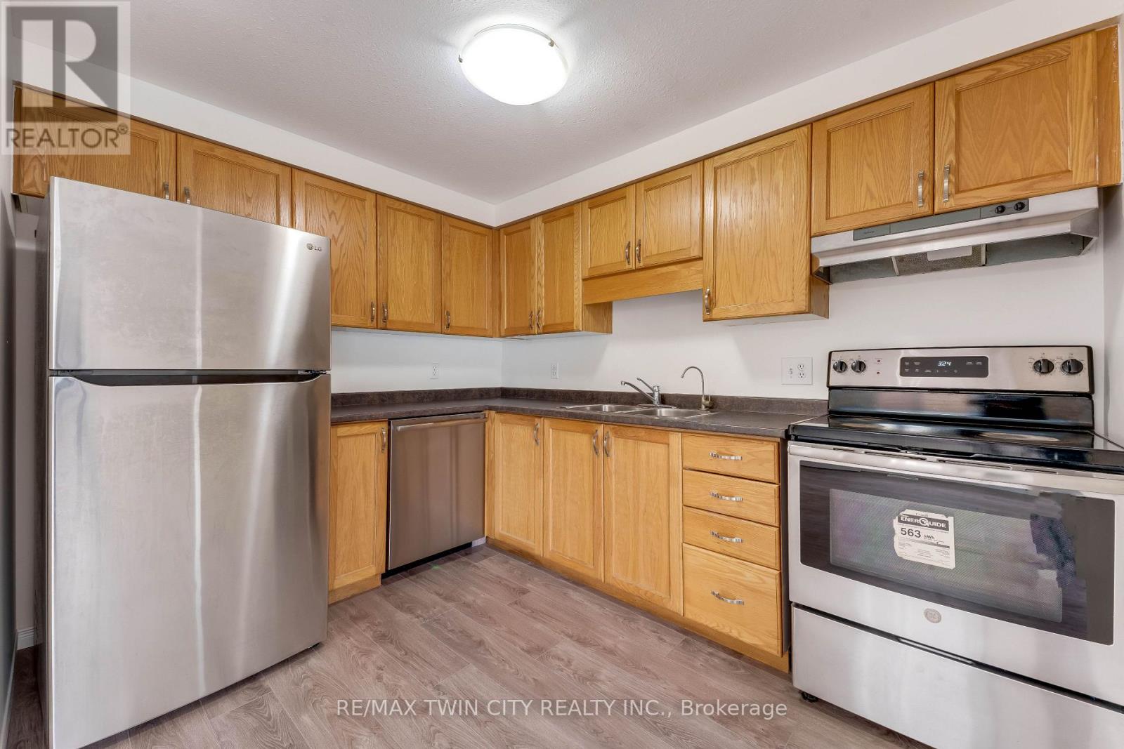 85 Activa Avenue, Kitchener, Ontario  N2E 3R4 - Photo 6 - X13078906