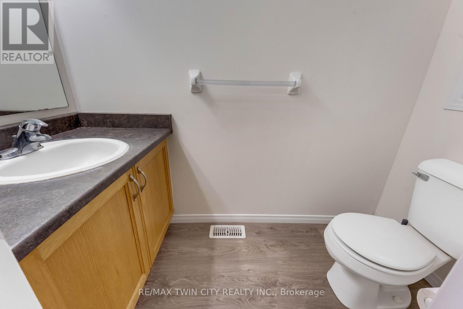 85 Activa Avenue, Kitchener, Ontario  N2E 3R4 - Photo 9 - X13078906