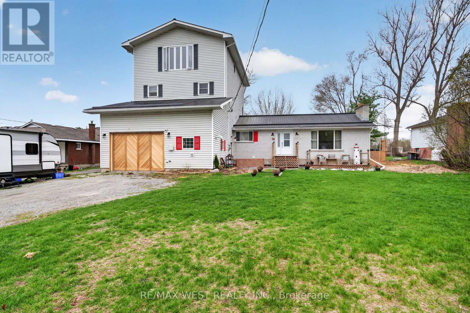5571 PERTH ROAD CRESCENT, Frontenac, Ontario