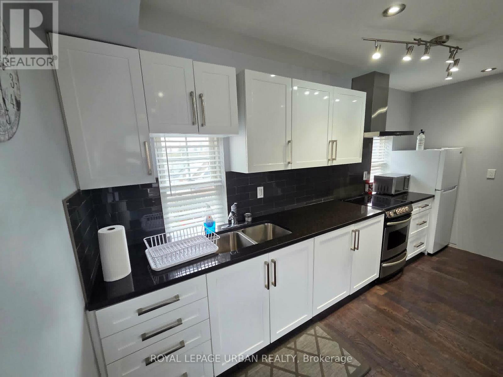 B - 89 Squires Avenue, Toronto, Ontario  M4B 2R8 - Photo 4 - E13071888