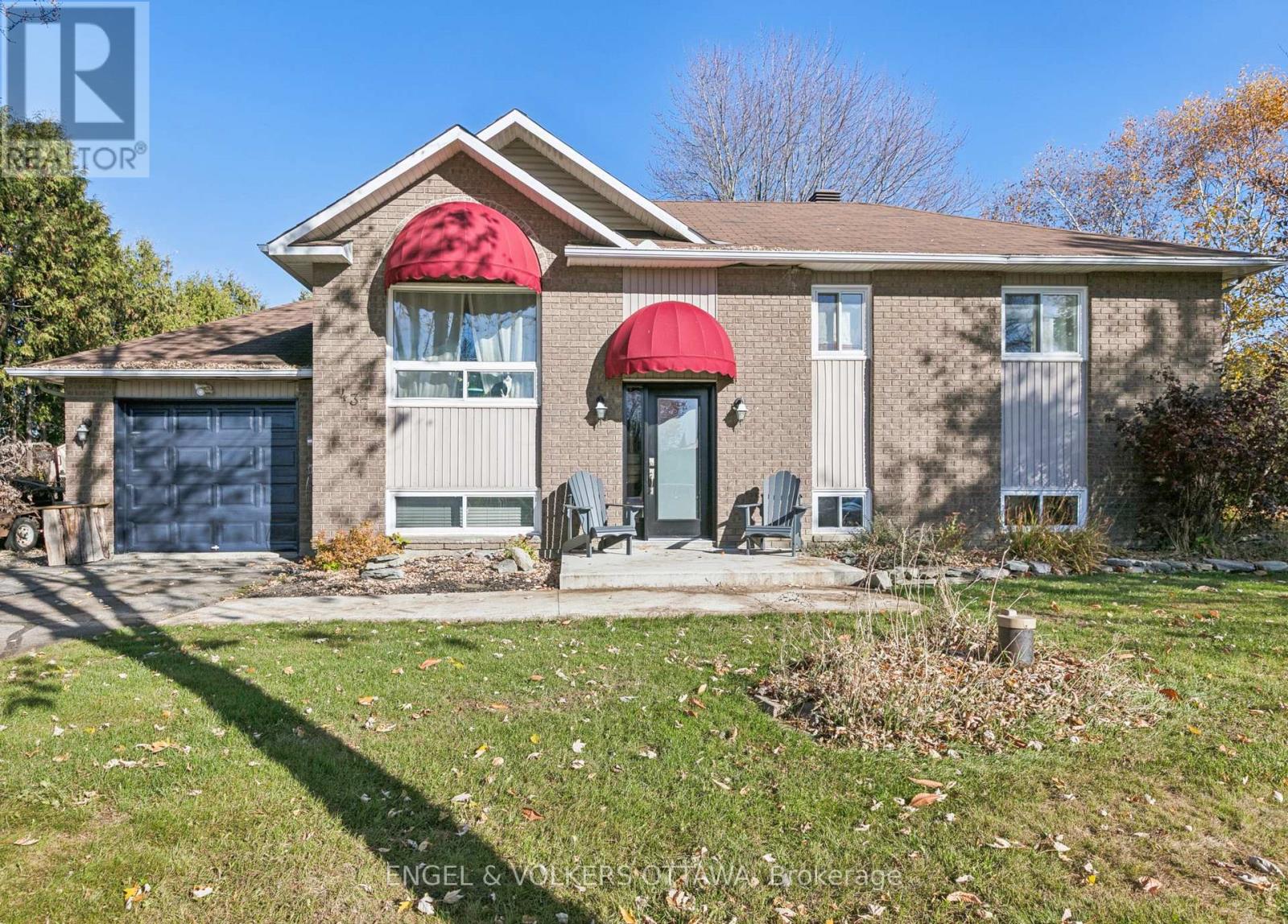2437 Henri Menard Court, Clarence-Rockland, Ontario  K0A 2A0 - Photo 1 - X12961080