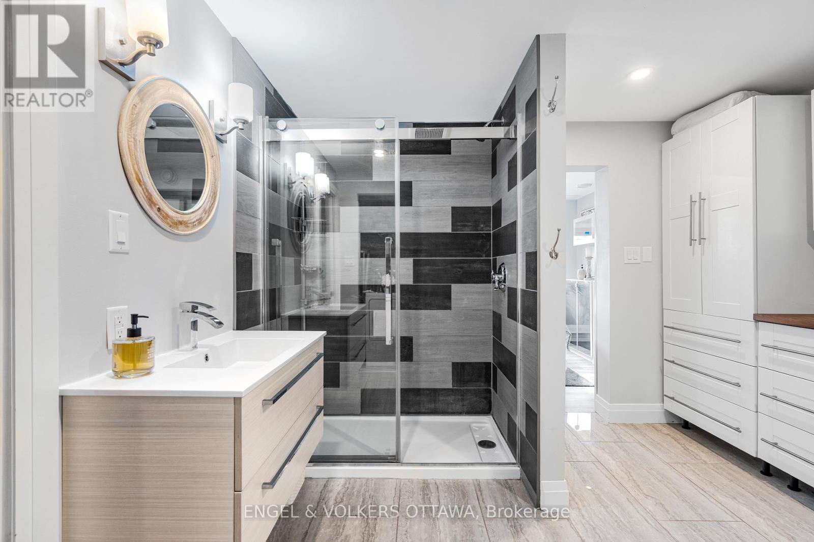 2437 Henri Menard Court, Clarence-Rockland, Ontario  K0A 2A0 - Photo 30 - X12961080