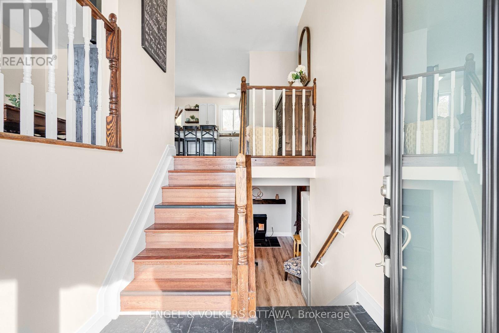 2437 Henri Menard Court, Clarence-Rockland, Ontario  K0A 2A0 - Photo 3 - X12961080