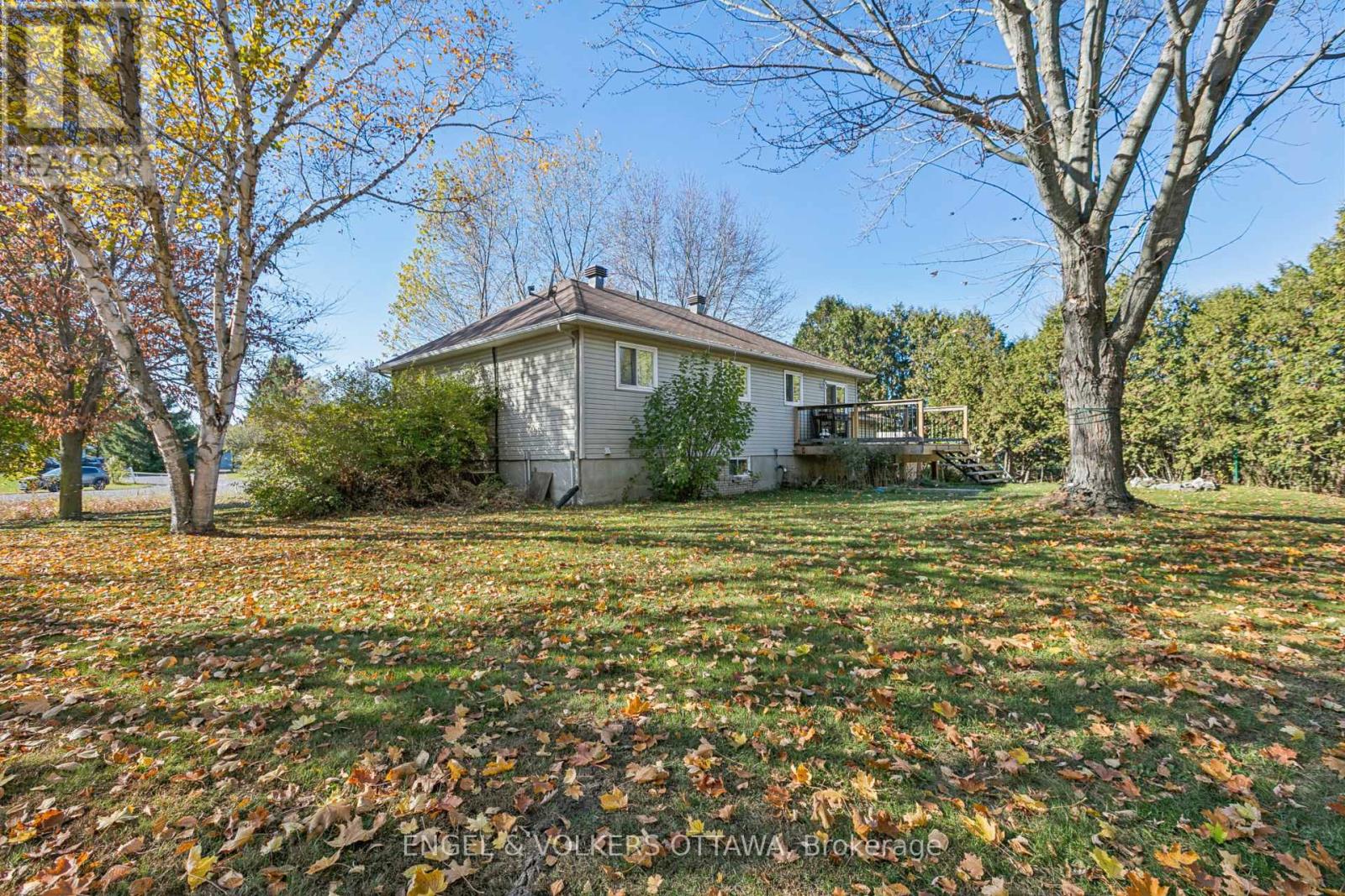 2437 Henri Menard Court, Clarence-Rockland, Ontario  K0A 2A0 - Photo 44 - X12961080