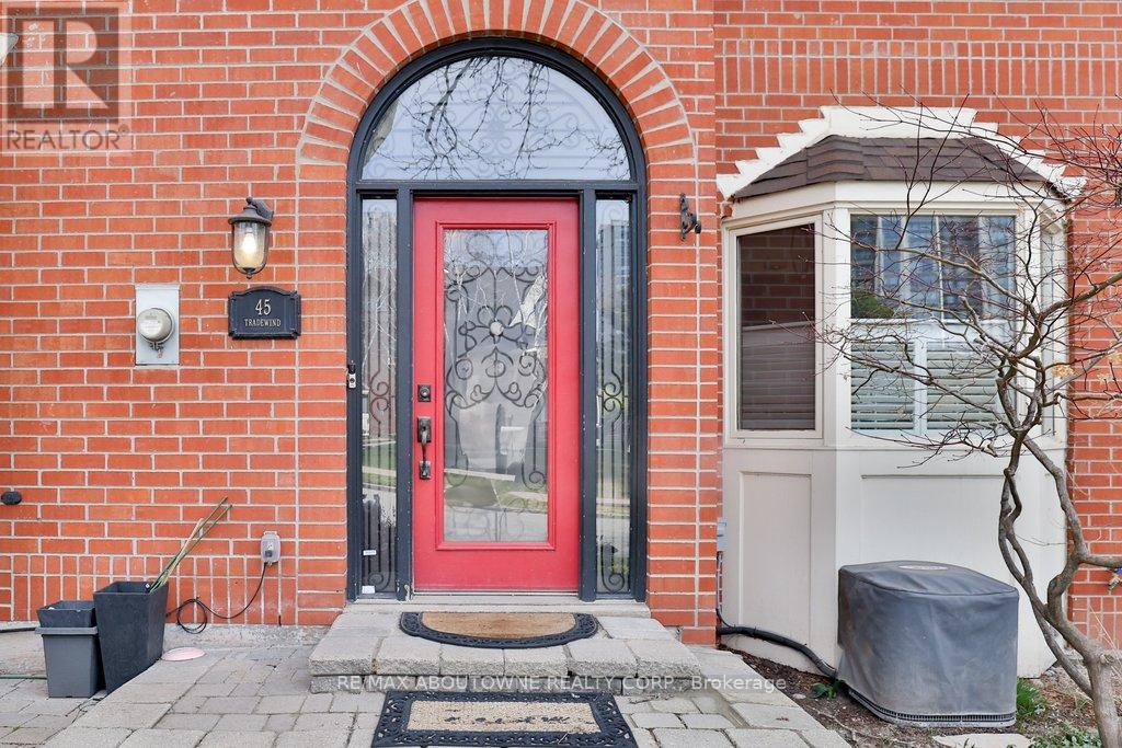 45 Tradewind Drive, Oakville, Ontario  L6L 6K9 - Photo 2 - W12972276