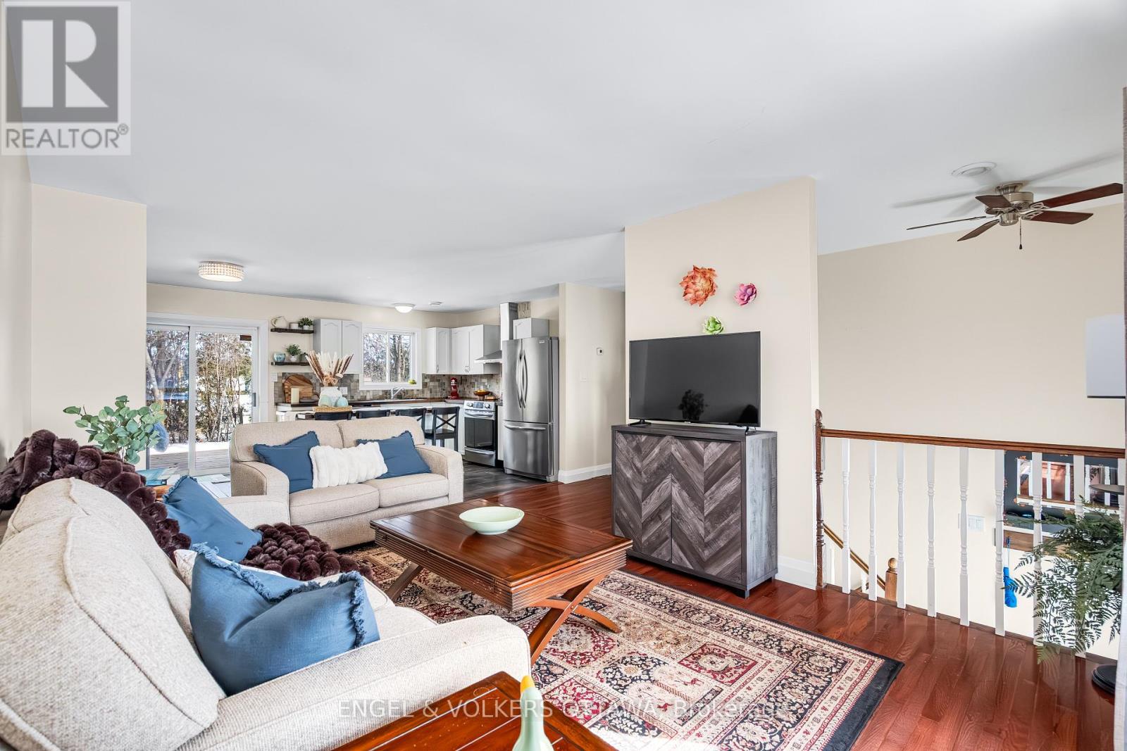 2437 Henri Menard Court, Clarence-Rockland, Ontario  K0A 2A0 - Photo 5 - X12961080