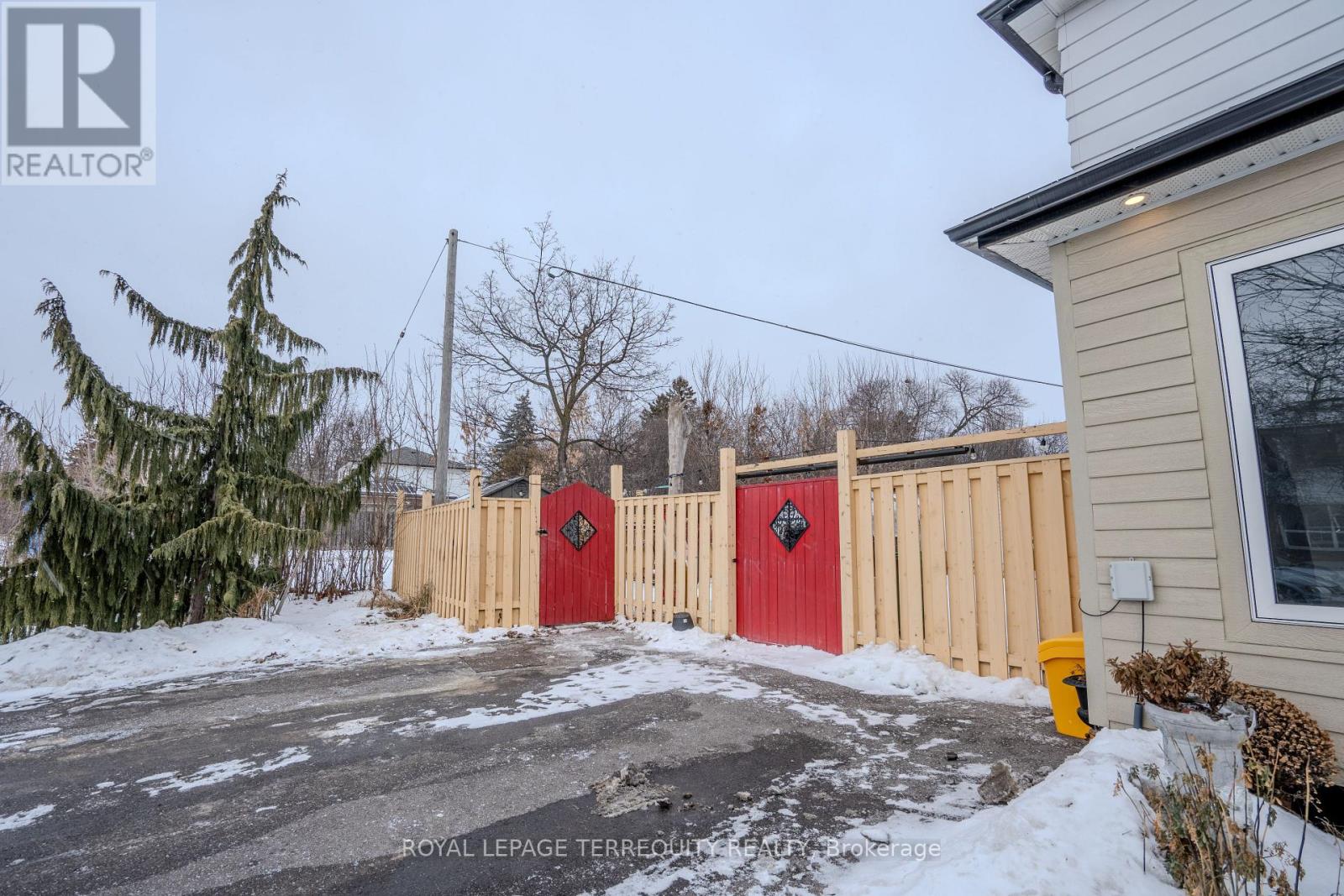 65 Dorset Drive, Brampton, Ontario  L6T 2Y6 - Photo 5 - W12986630