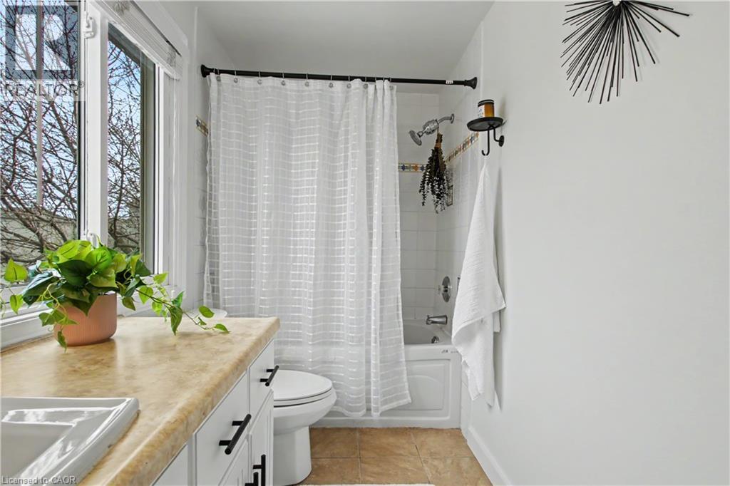 7 Wycliffe Place, Kitchener, Ontario  N2M 5J6 - Photo 25 - 40823838