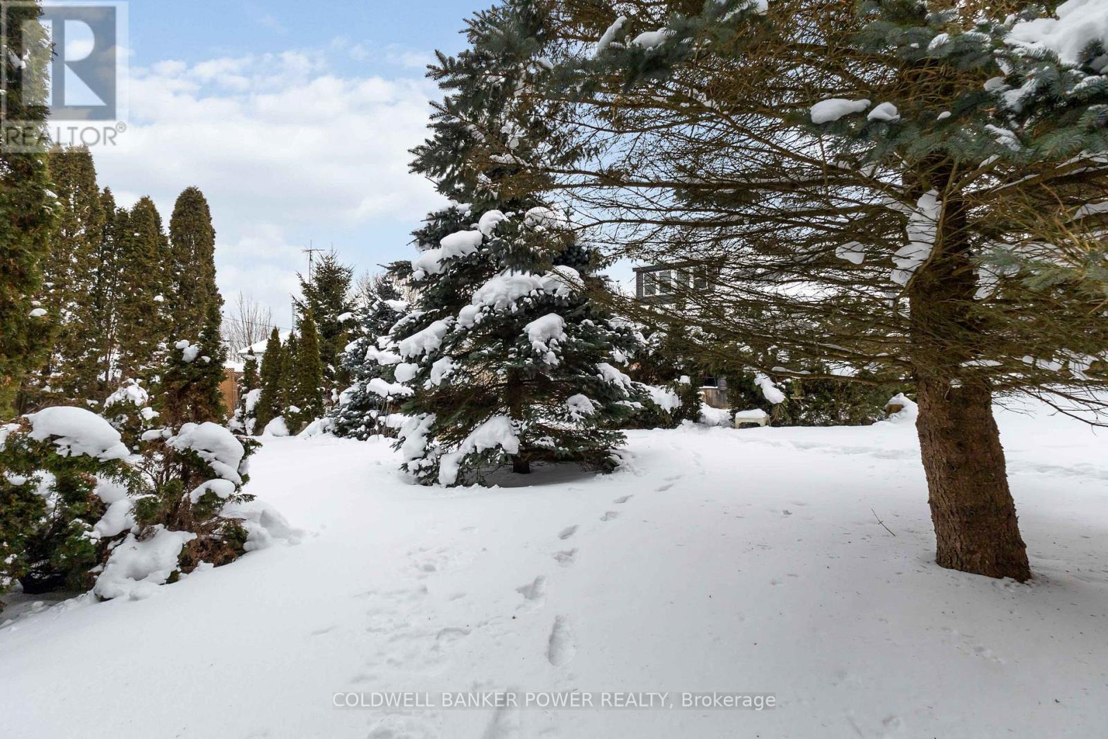 32 Ann Street, Lambton Shores, Ontario  N0M 1B0 - Photo 32 - X12845242