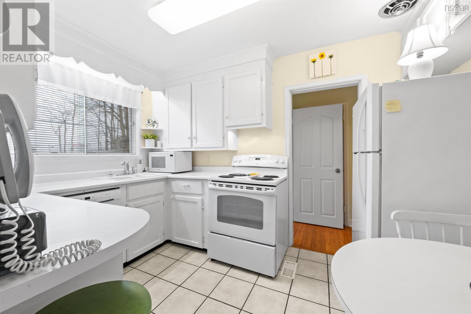 32 Canary Crescent, Halifax, Nova Scotia  B3M 1R1 - Photo 7 - 202609097