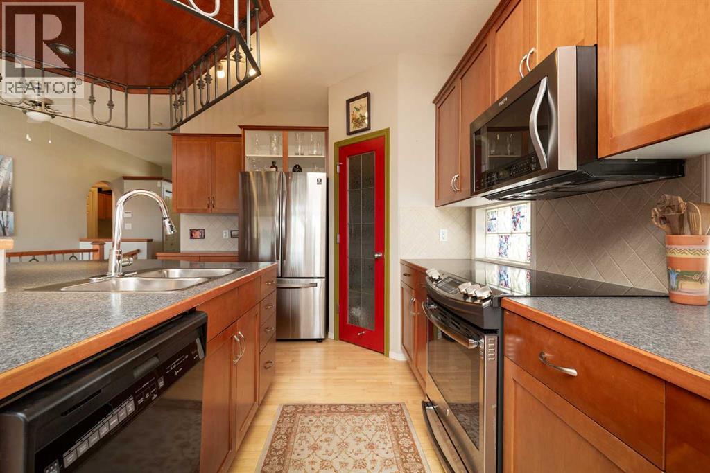 11 Salish Bay W, Lethbridge, Alberta  T1K 7T8 - Photo 6 - A2307626