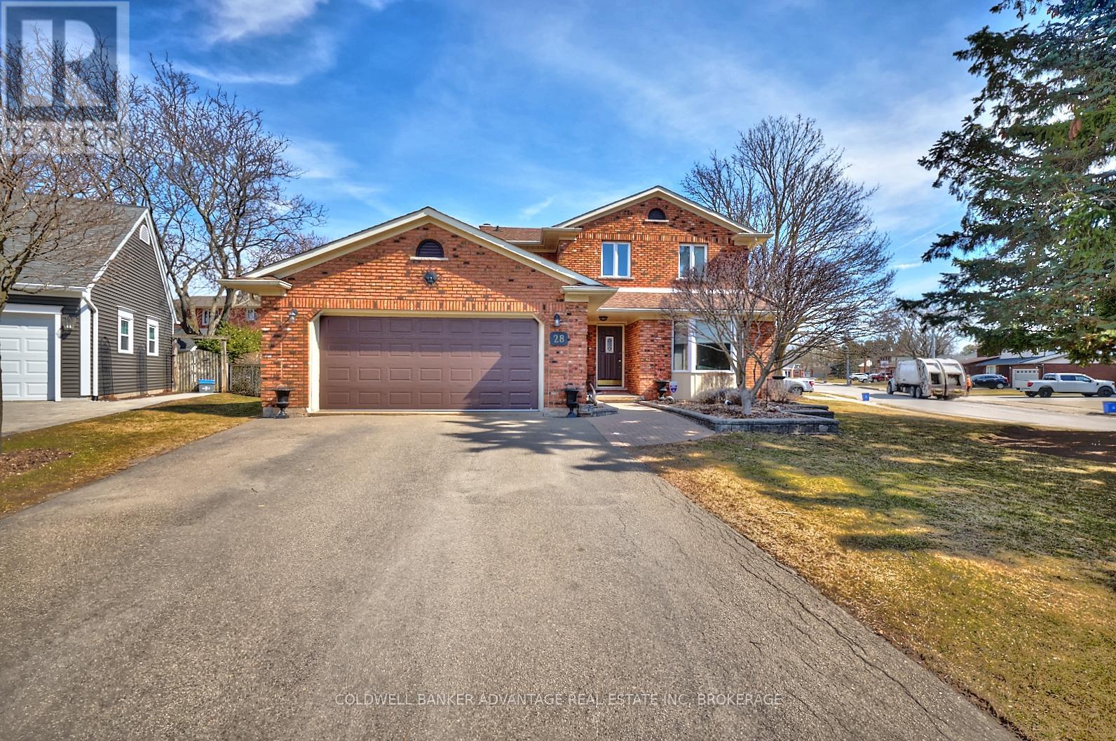 28 Dixon Crescent, Welland, Ontario  L3C 6P4 - Photo 2 - X12989722