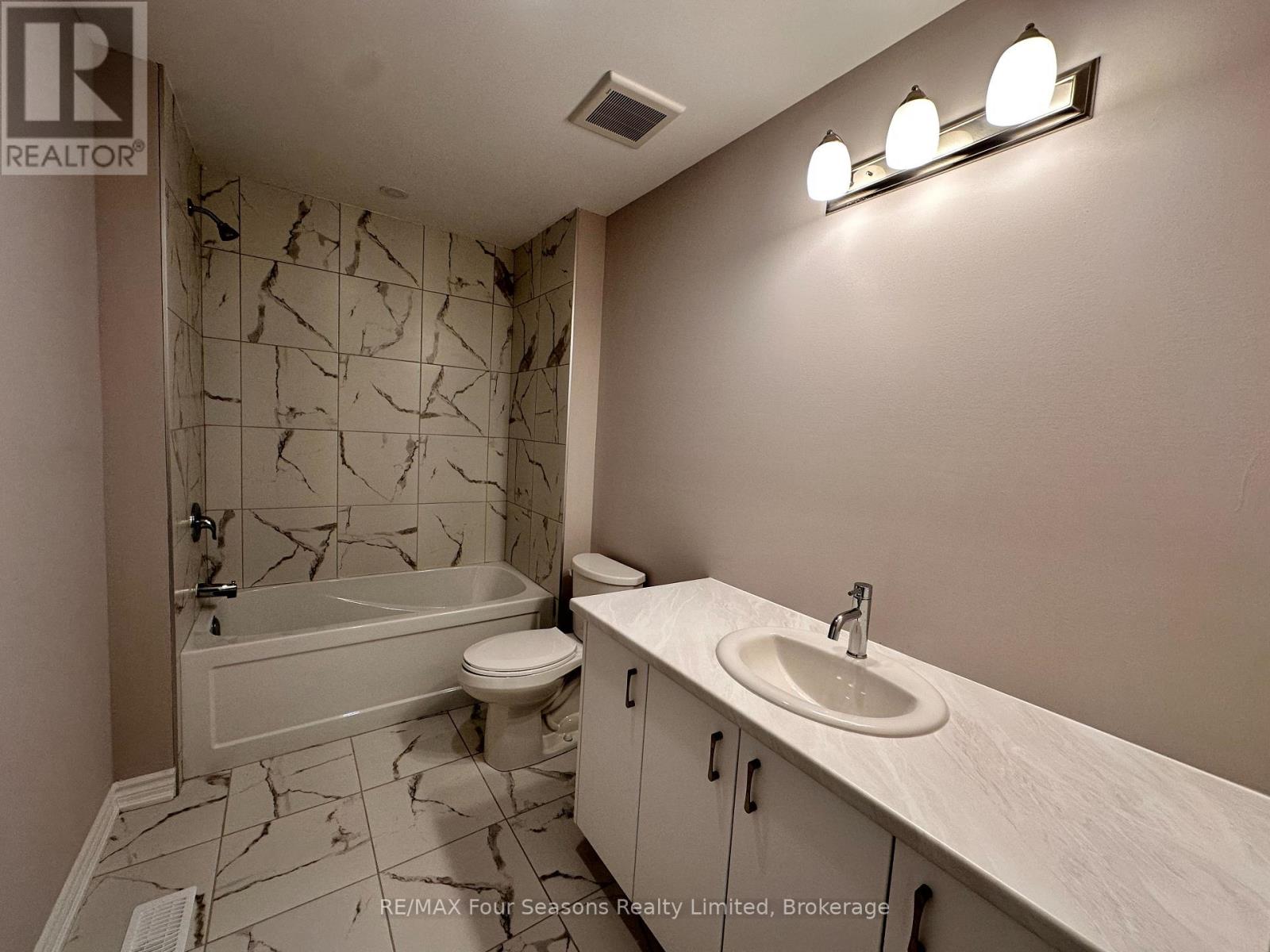 138 Rosie Street, Blue Mountains, Ontario  N0H 1J0 - Photo 17 - X13079062