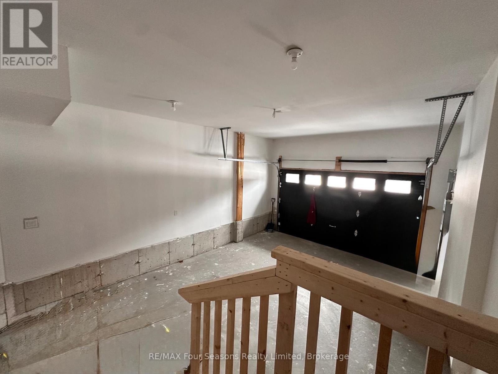 138 Rosie Street, Blue Mountains, Ontario  N0H 1J0 - Photo 4 - X13079062