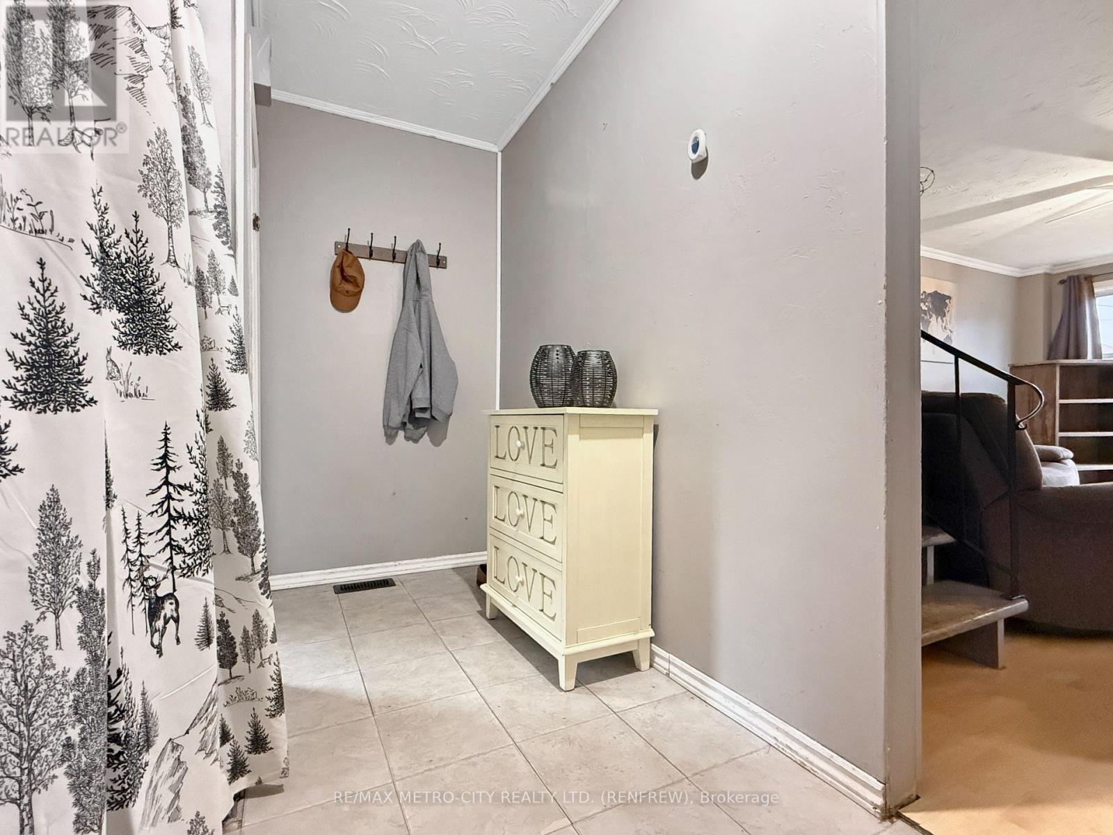 467 Dominion Street, Renfrew, Ontario  K7V 1H5 - Photo 3 - X13079086