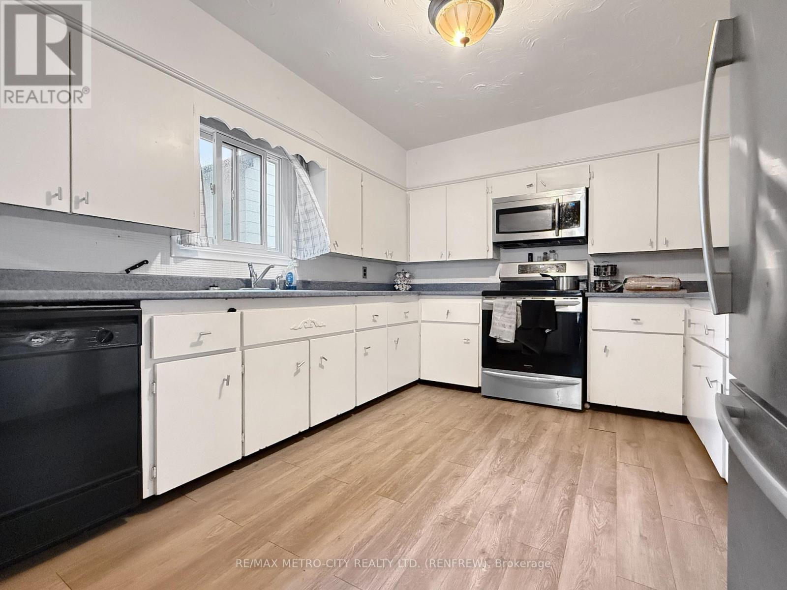 467 Dominion Street, Renfrew, Ontario  K7V 1H5 - Photo 6 - X13079086