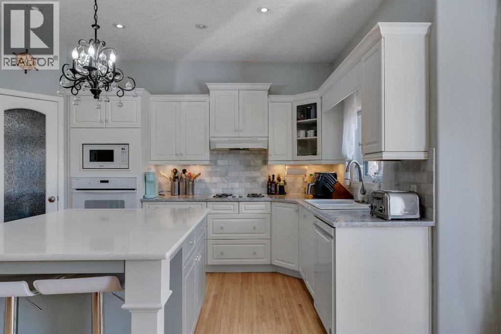 37 Mt Yamnuska Place Se, Calgary, Alberta  T2Z 2Z6 - Photo 11 - A2306133