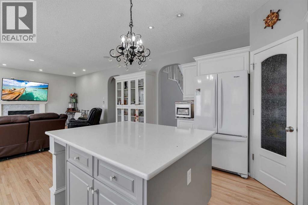 37 Mt Yamnuska Place Se, Calgary, Alberta  T2Z 2Z6 - Photo 13 - A2306133