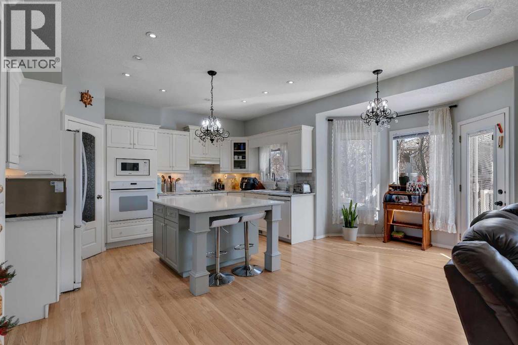 37 Mt Yamnuska Place Se, Calgary, Alberta  T2Z 2Z6 - Photo 10 - A2306133