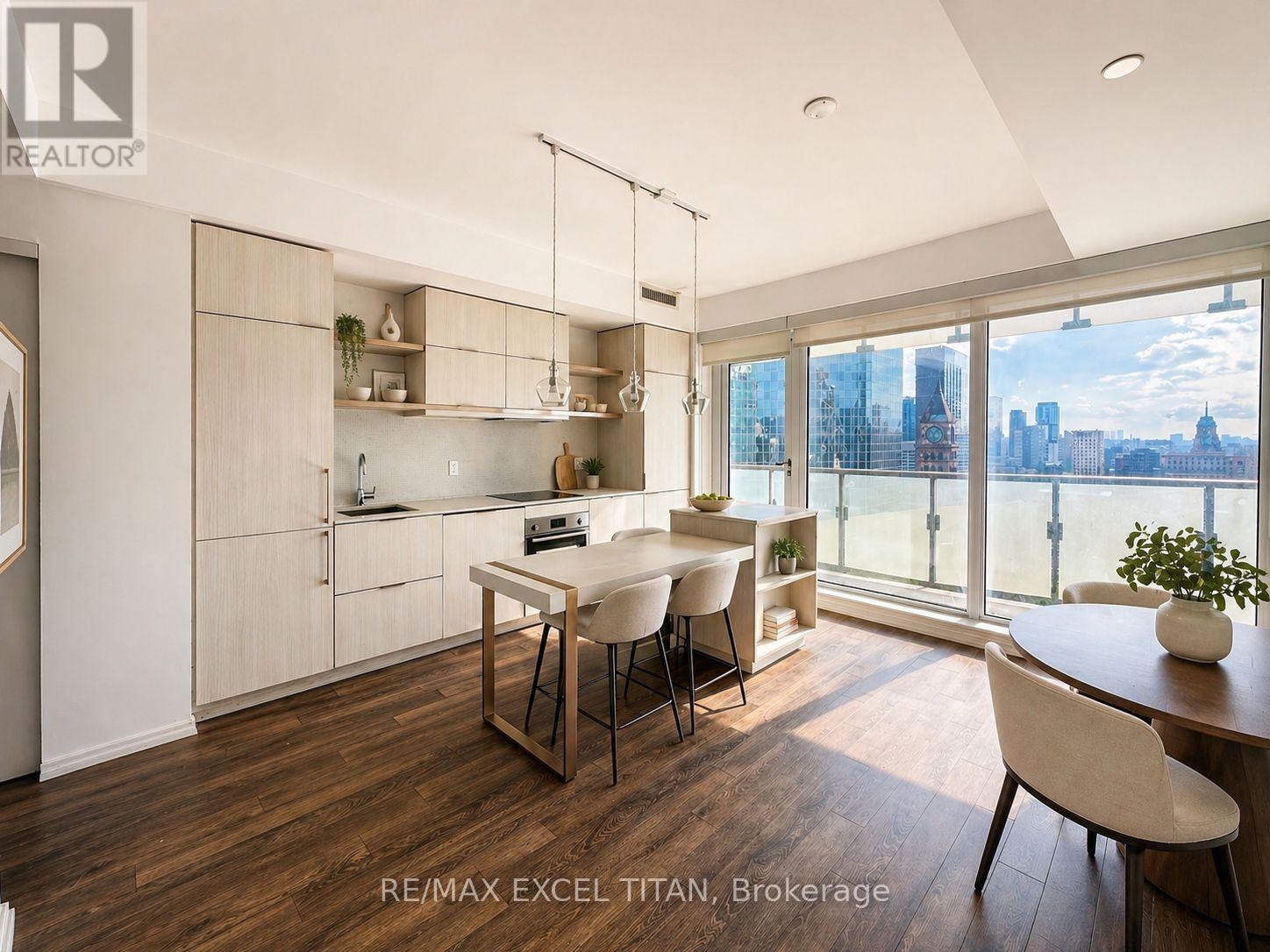 197 Yonge Street, Toronto, Ontario  M5B 0C1 - Photo 1 - C13078978