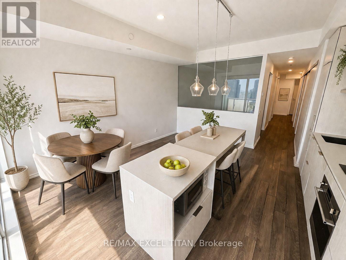 197 Yonge Street, Toronto, Ontario  M5B 0C1 - Photo 2 - C13078978