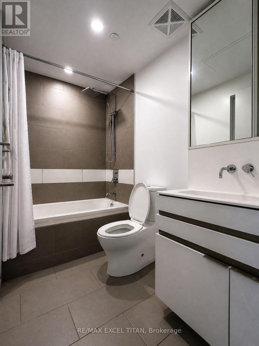 197 Yonge Street, Toronto, Ontario  M5B 0C1 - Photo 5 - C13078978