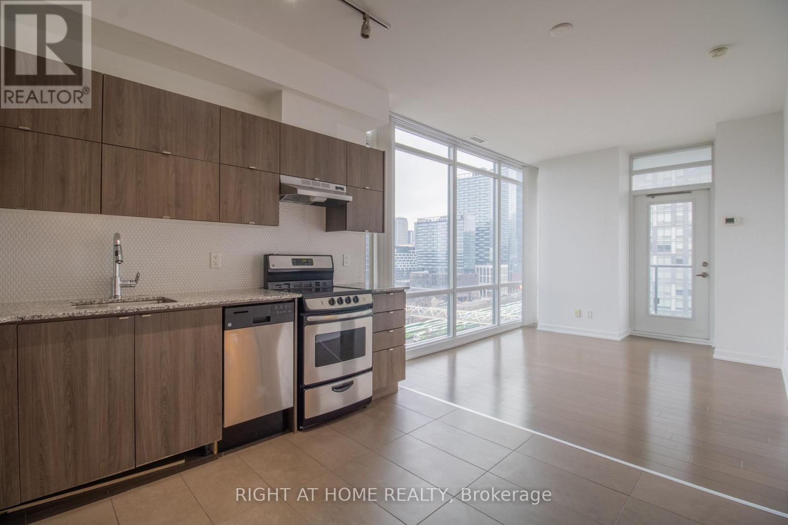 1504 - 170 Fort York Boulevard, Toronto, Ontario  M5V 0E6 - Photo 10 - C13079148
