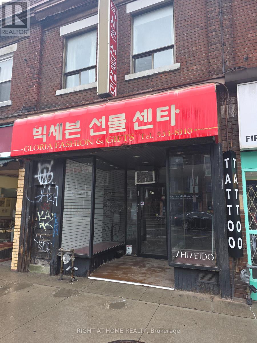 654 BLOOR STREET W, Toronto, Ontario