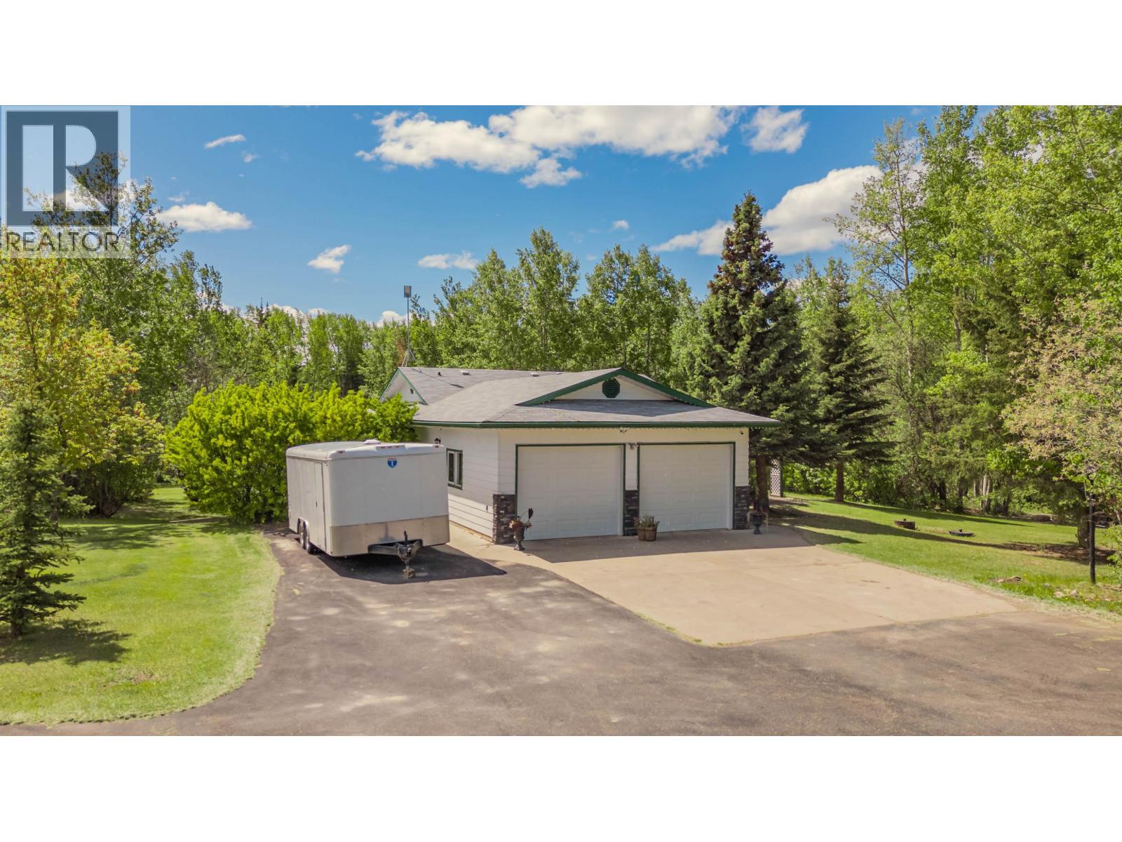 13514 Robin Road, Charlie Lake, British Columbia  V0C 1H0 - Photo 3 - R3118841