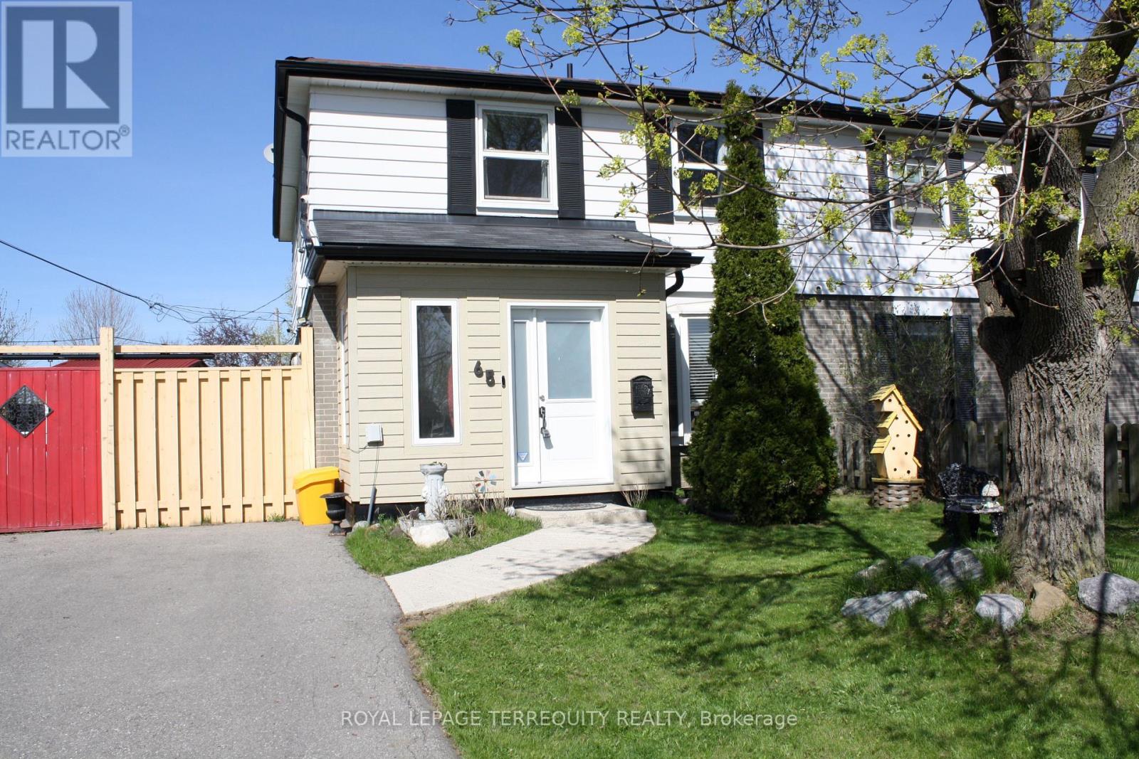 65 Dorset Drive, Brampton, Ontario  L6T 2Y6 - Photo 2 - W12986630