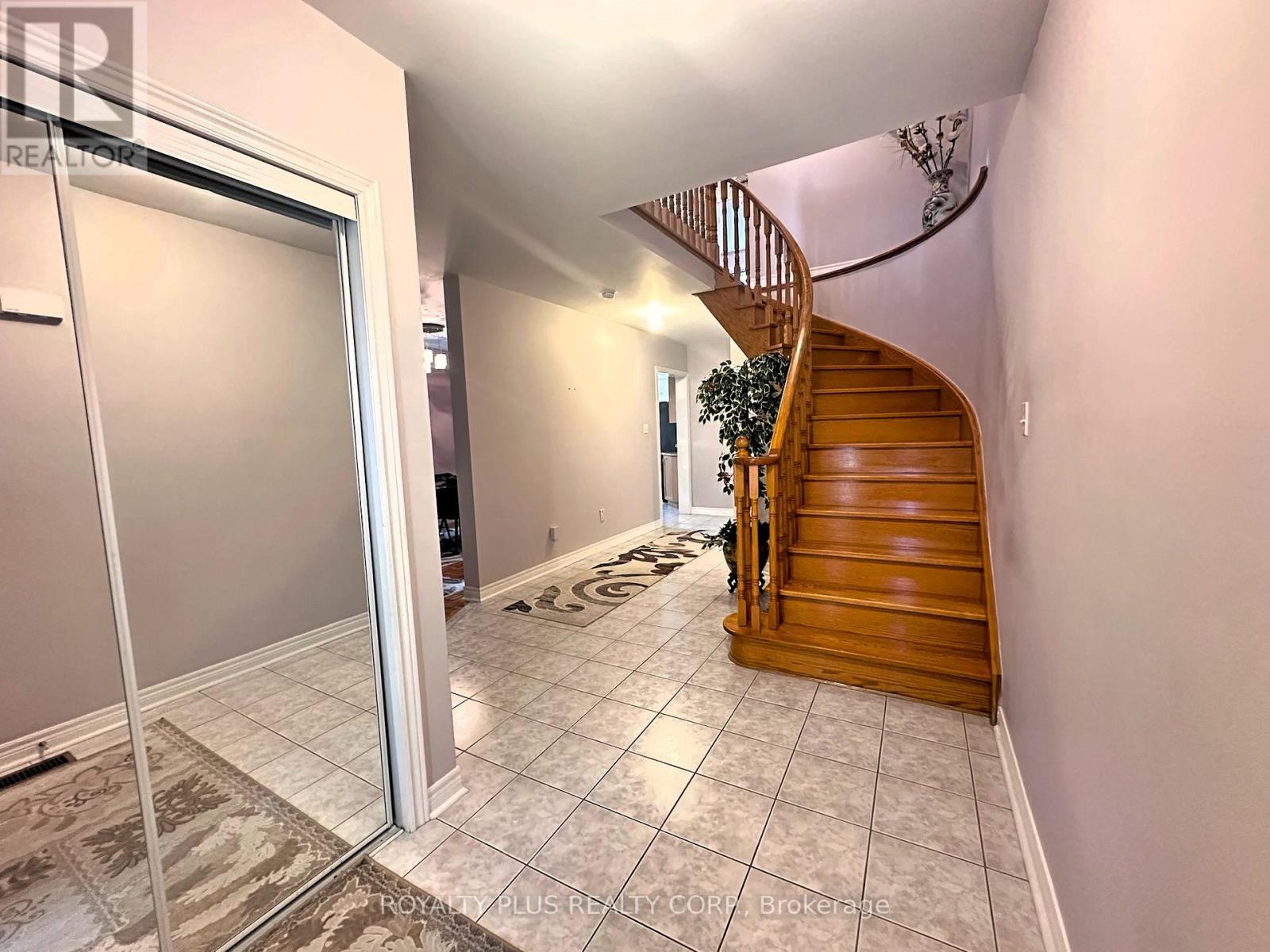 156 Villandry Crescent, Vaughan, Ontario  L6A 2P9 - Photo 2 - N13079050
