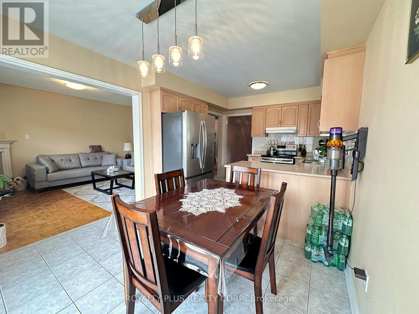156 Villandry Crescent, Vaughan, Ontario  L6A 2P9 - Photo 5 - N13079050