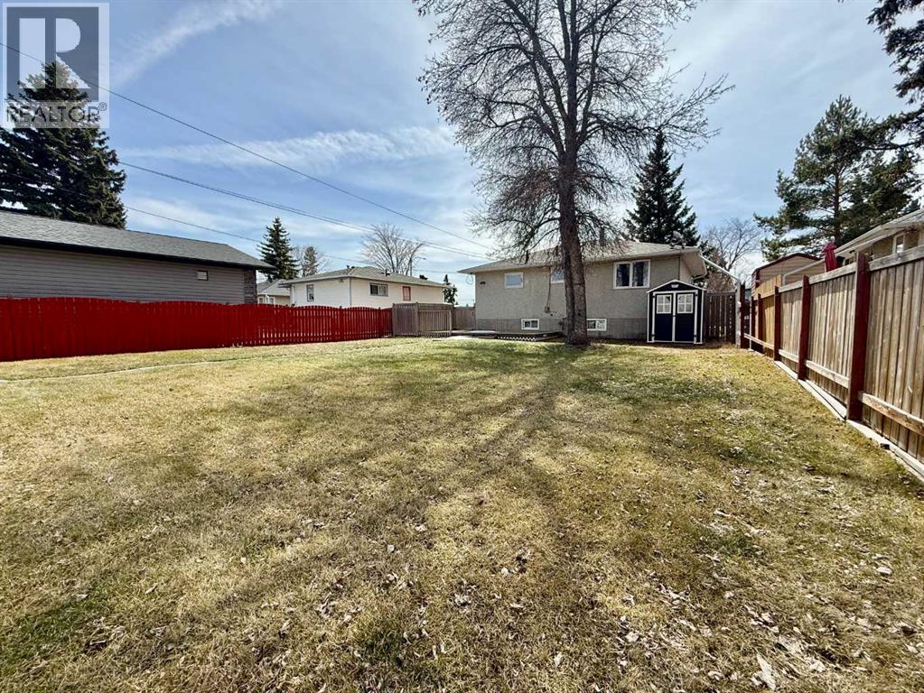 818 9 Avenue, Wainwright, Alberta  T9W 1B9 - Photo 28 - A2307675