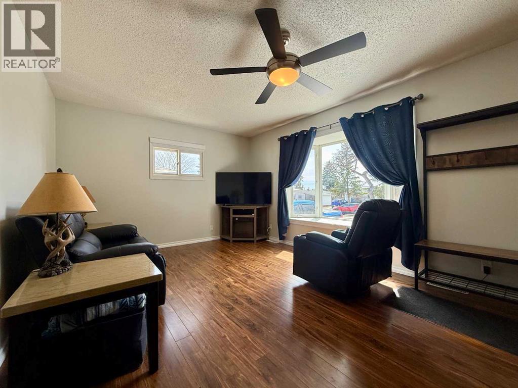 818 9 Avenue, Wainwright, Alberta  T9W 1B9 - Photo 7 - A2307675