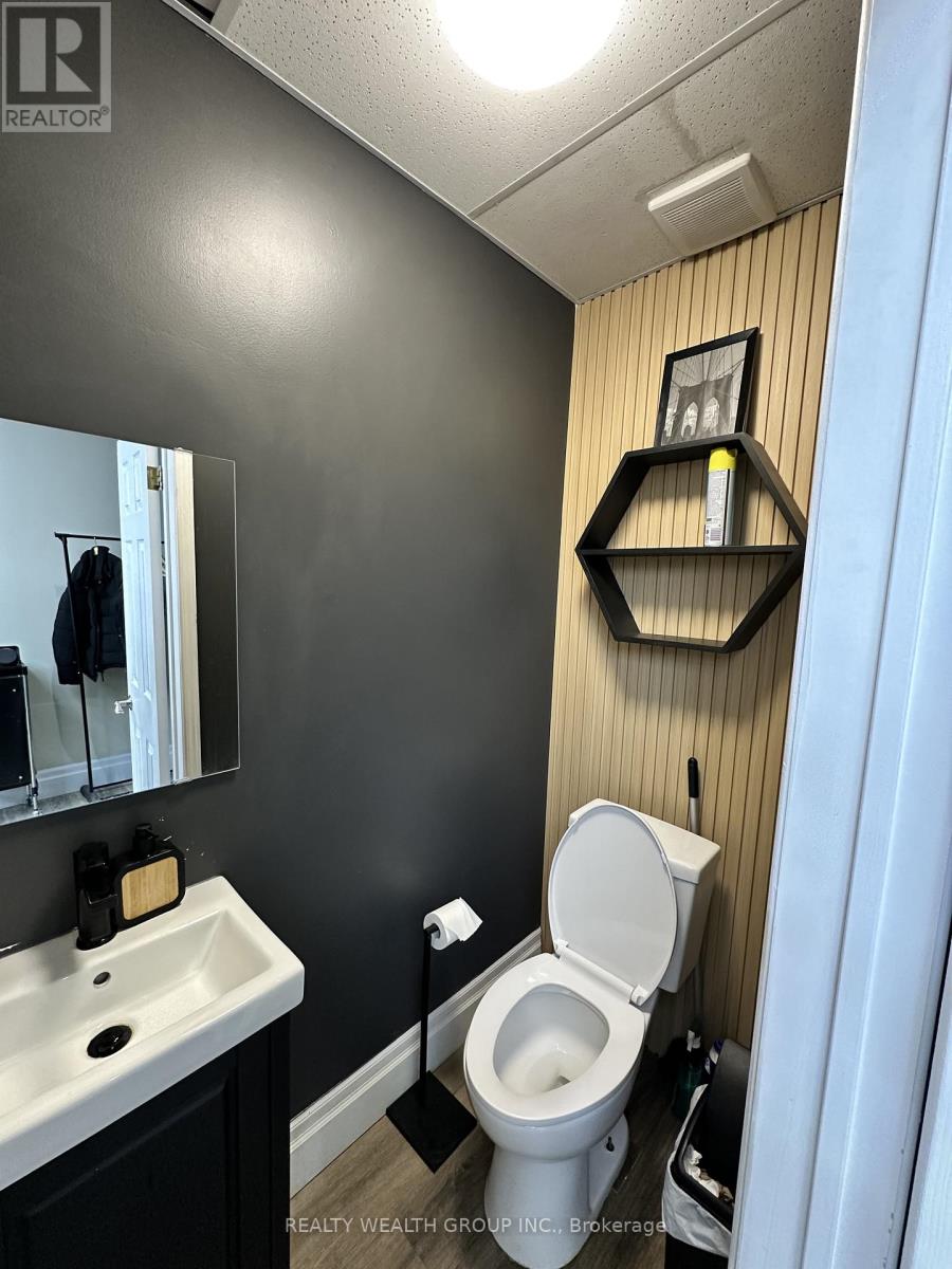18 Holland Street W, Bradford West Gwillimbury, Ontario  L3Z 2B3 - Photo 4 - N13079288