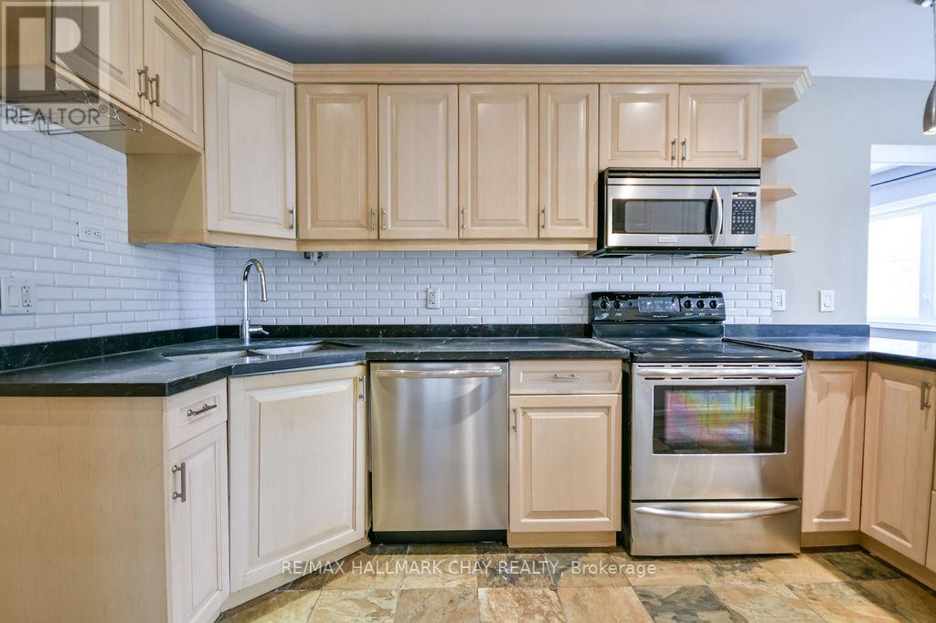 1 Pine Spring Road, Oro-Medonte (Horseshoe Valley), Ontario  L4M 4Y8 - Photo 11 - S13079088