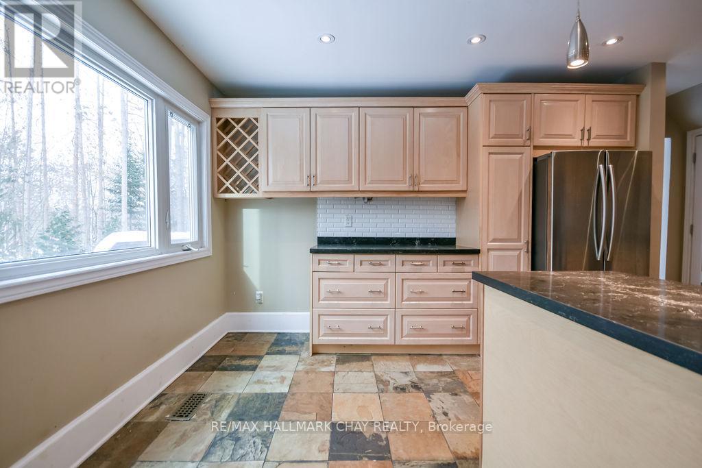 1 Pine Spring Road, Oro-Medonte (Horseshoe Valley), Ontario  L4M 4Y8 - Photo 12 - S13079088