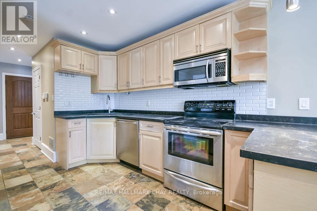 1 Pine Spring Road, Oro-Medonte (Horseshoe Valley), Ontario  L4M 4Y8 - Photo 13 - S13079088