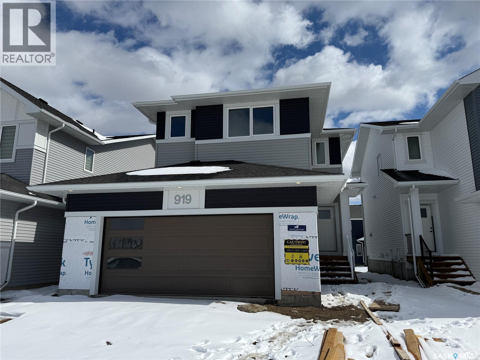 919 Traeger Manor, Saskatoon, Saskatchewan  S7V 1V8 - Photo 1 - SK023714